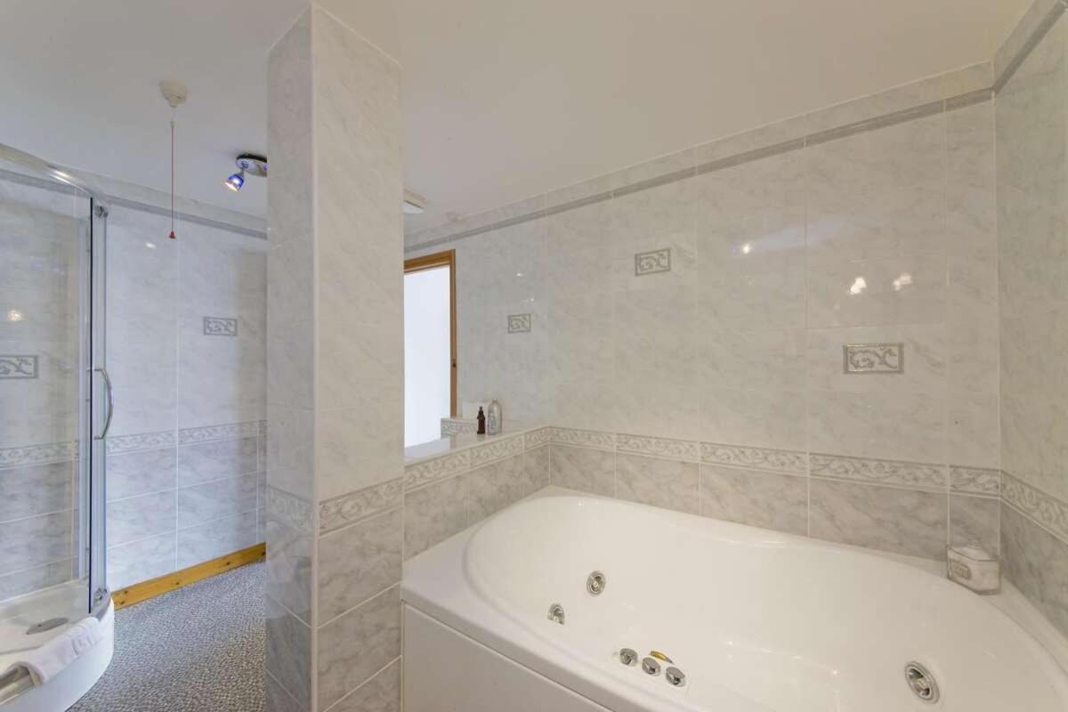 Esplanade Court Holiday Apartments Oban Bagian luar foto